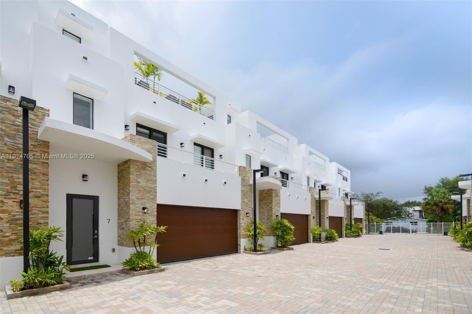 3318 Day Ave #7 Miami, FL 33133