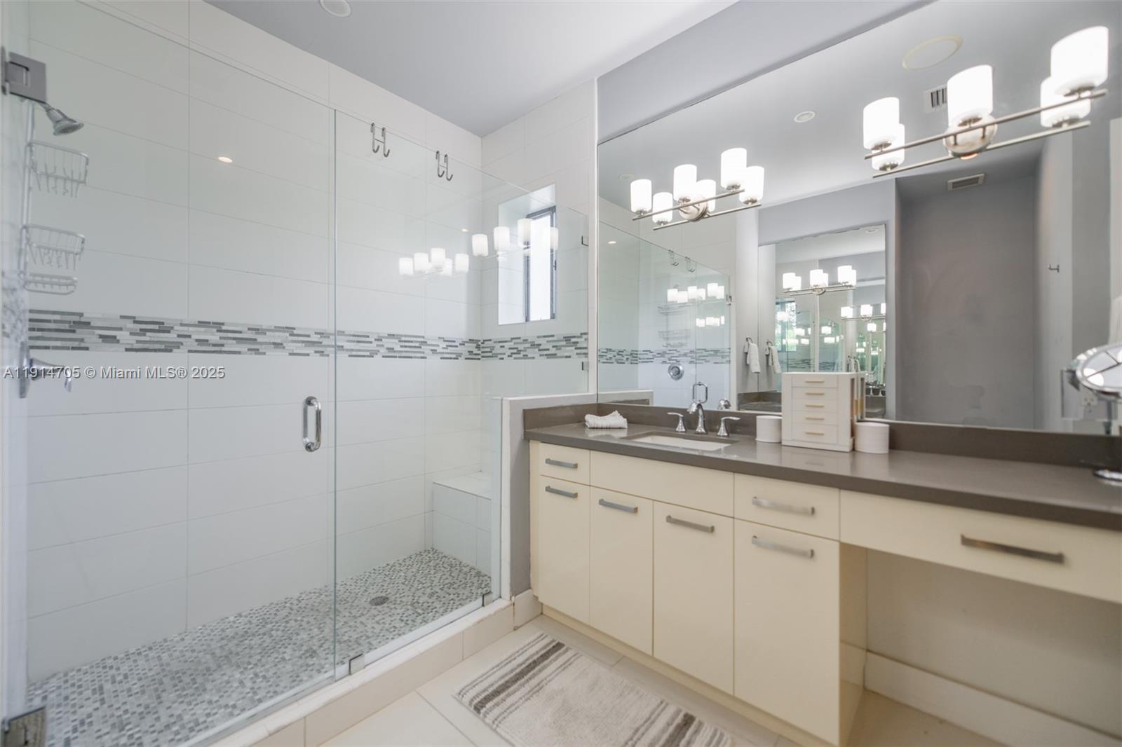 3318 Day Ave #7 Miami, FL 33133