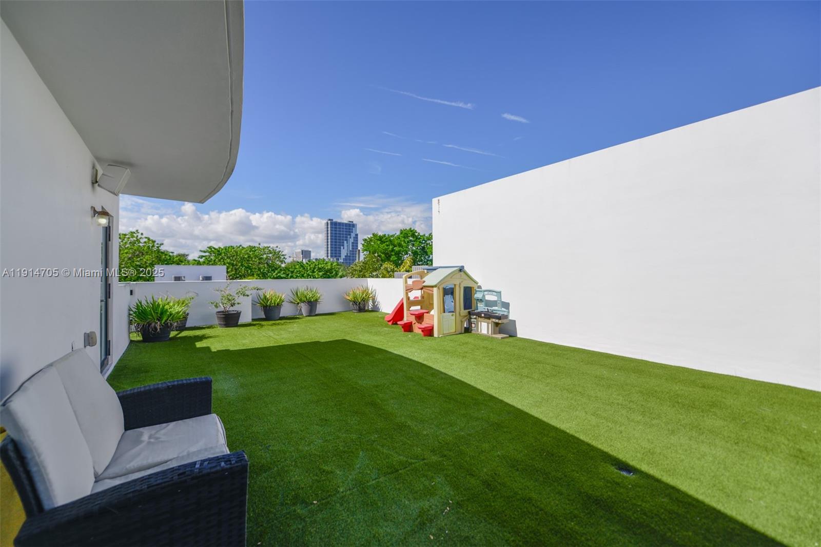 3318 Day Ave #7 Miami, FL 33133