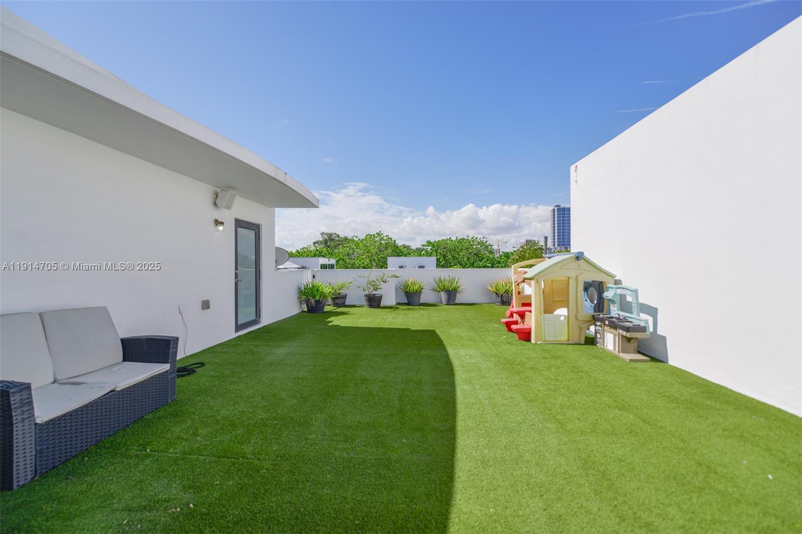 3318 Day Ave #7 Miami, FL 33133