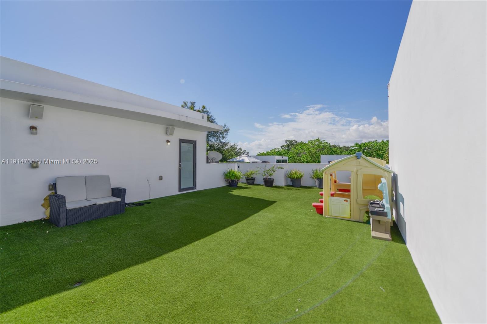 3318 Day Ave #7 Miami, FL 33133