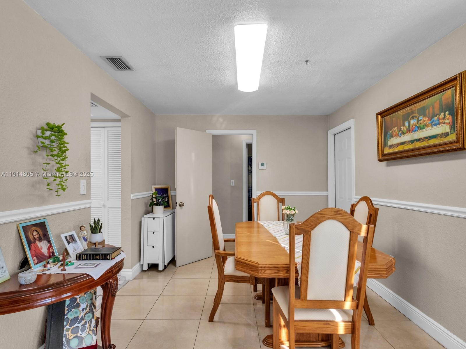 6561 NW 28th St Sunrise, FL 33313