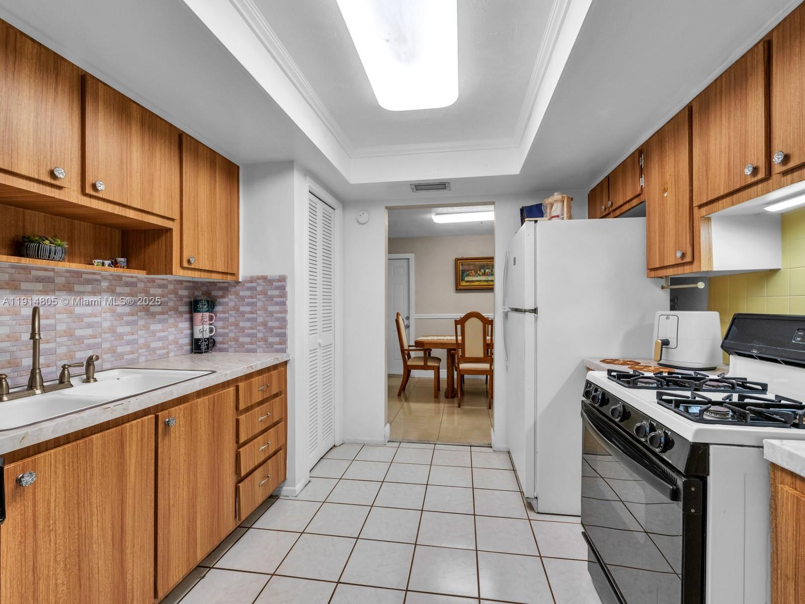 6561 NW 28th St Sunrise, FL 33313