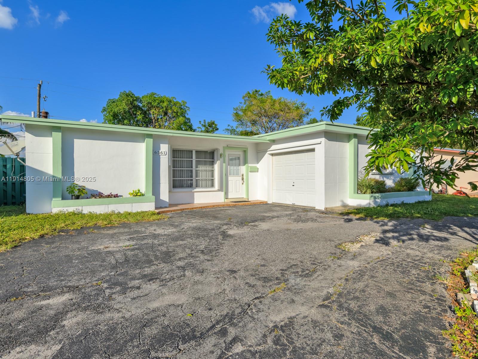 6561 NW 28th St Sunrise, FL 33313