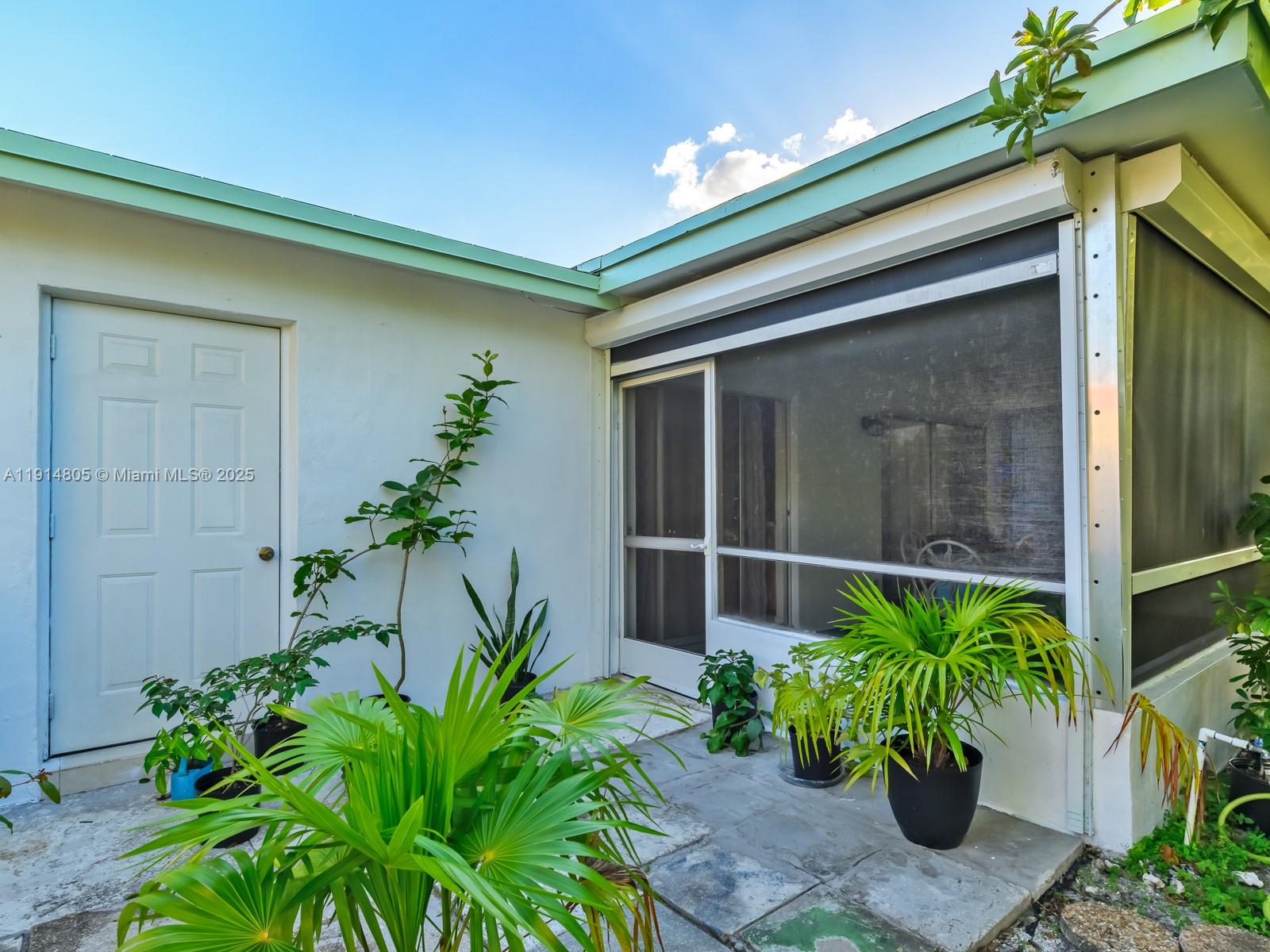 6561 NW 28th St Sunrise, FL 33313