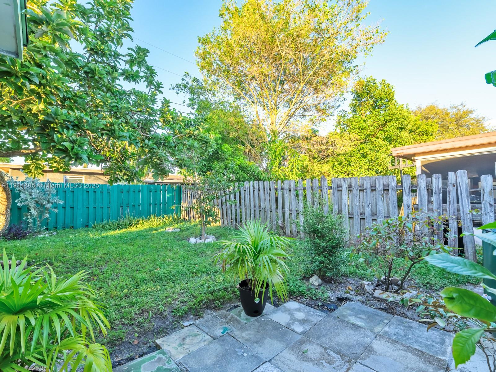 6561 NW 28th St Sunrise, FL 33313