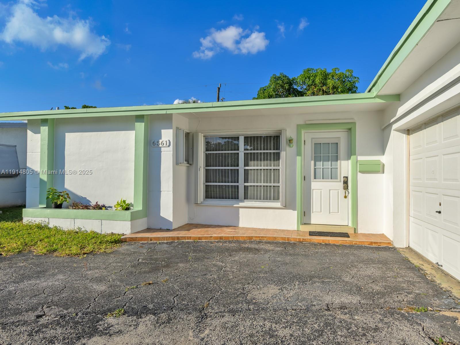 6561 NW 28th St Sunrise, FL 33313