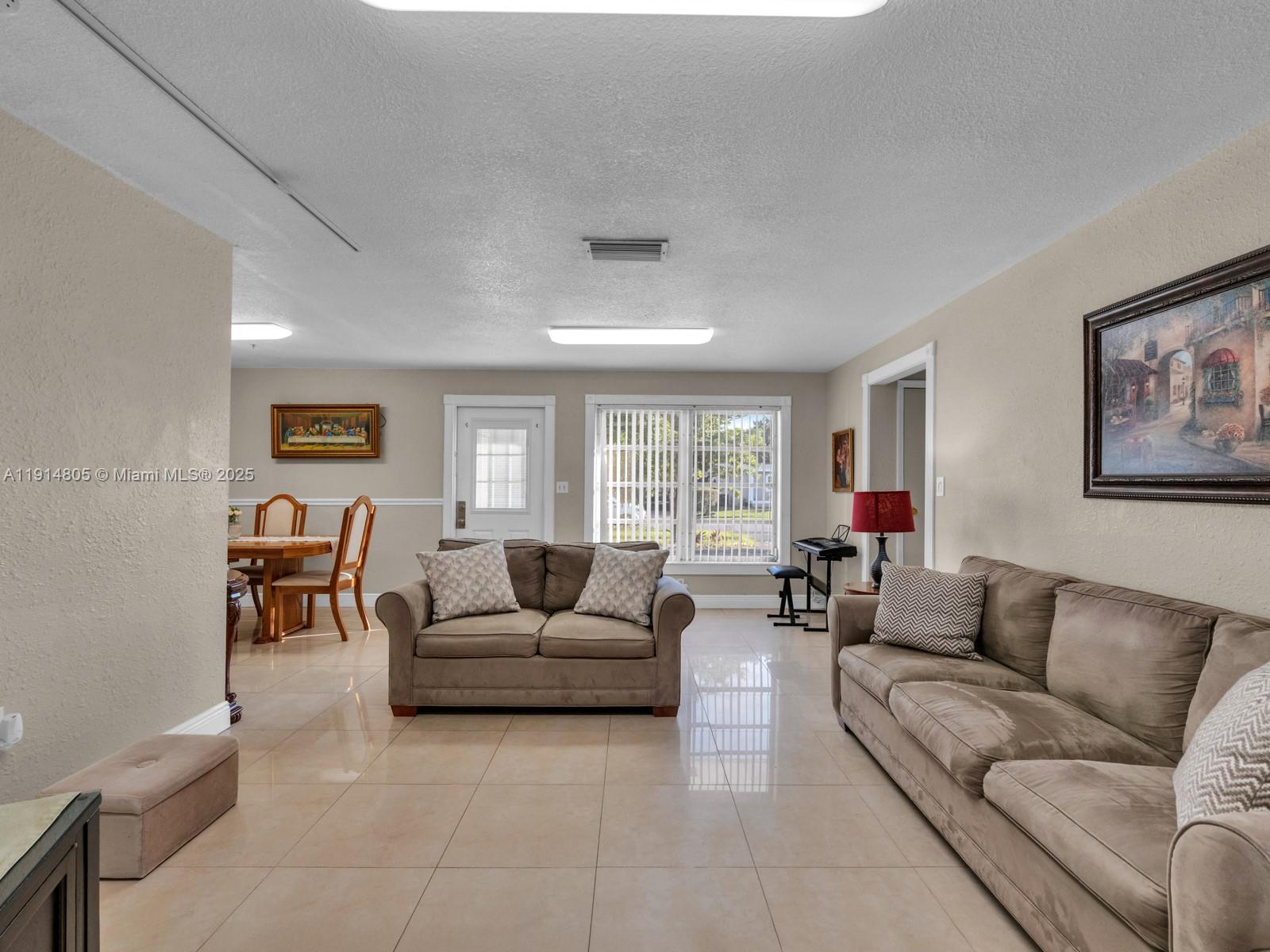 6561 NW 28th St Sunrise, FL 33313