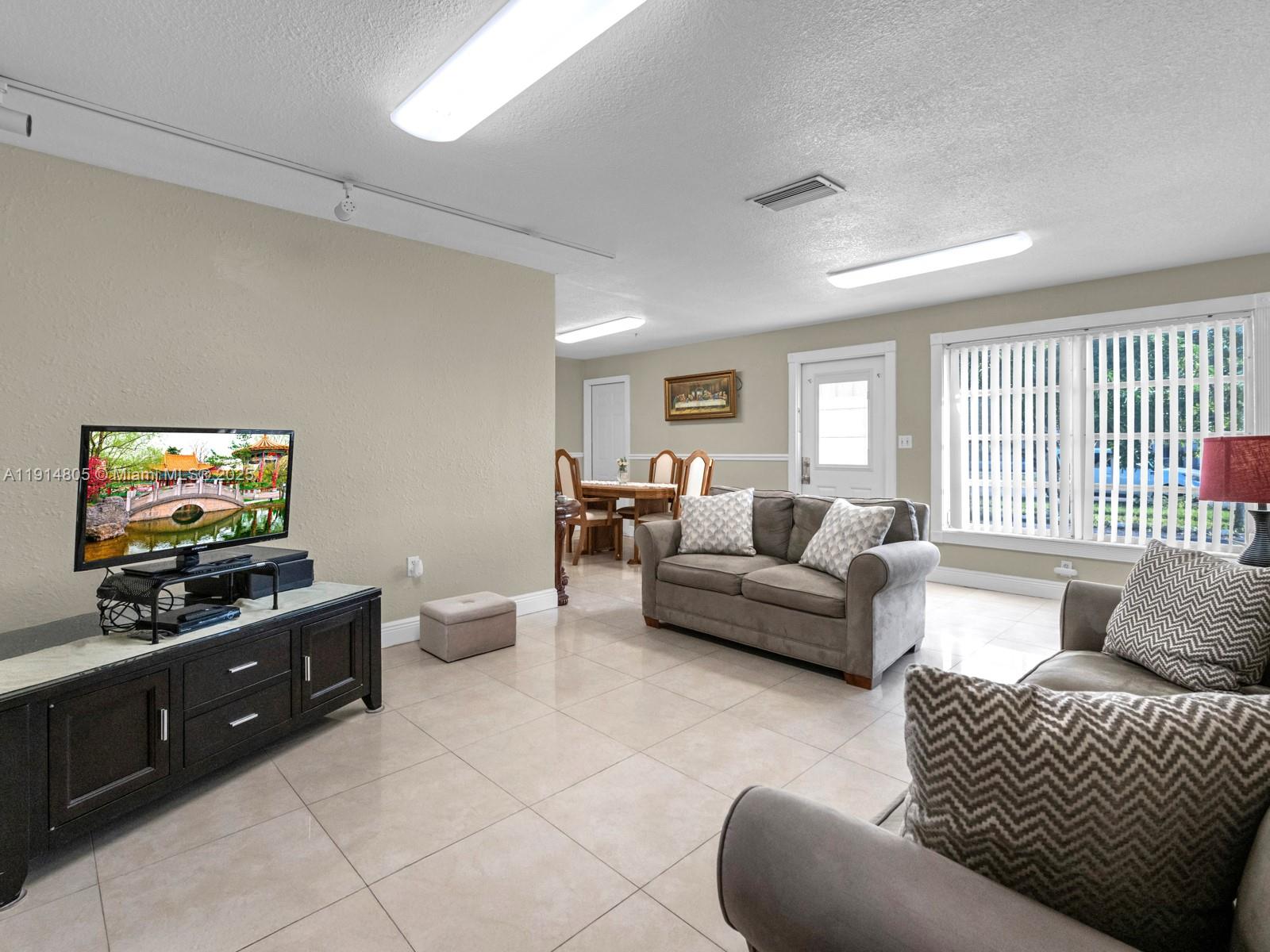 6561 NW 28th St Sunrise, FL 33313