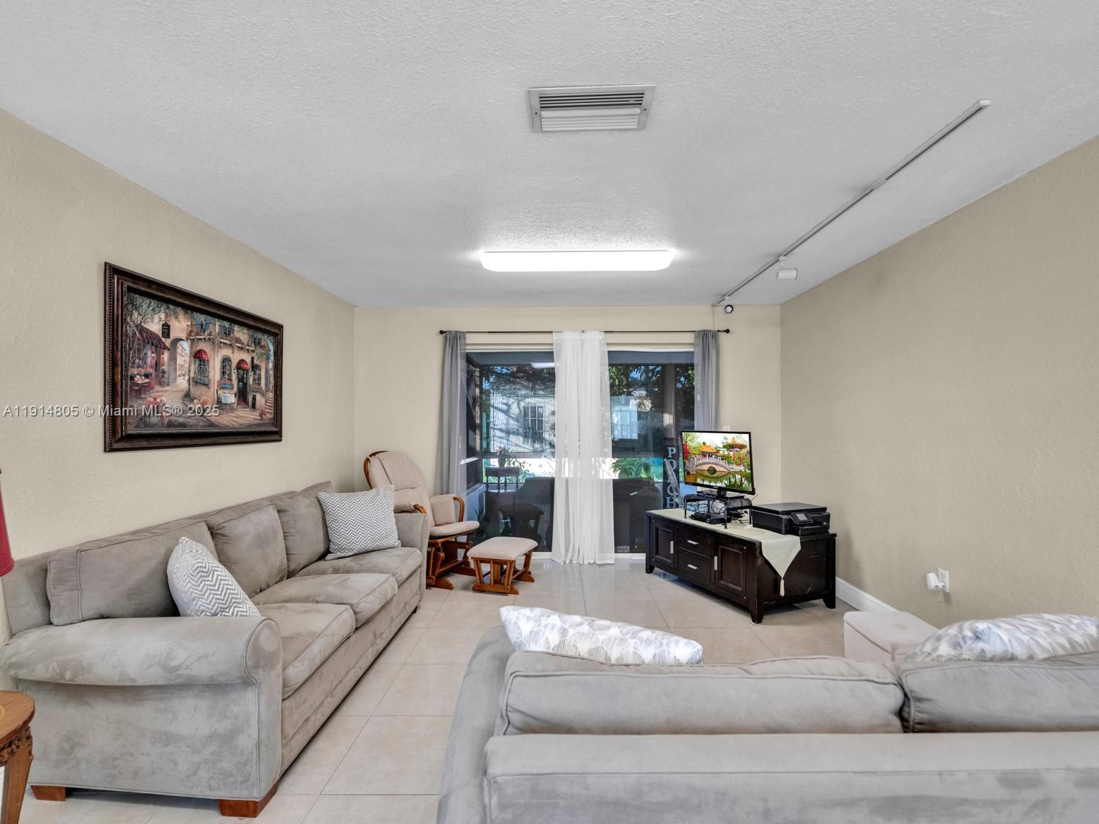 6561 NW 28th St Sunrise, FL 33313