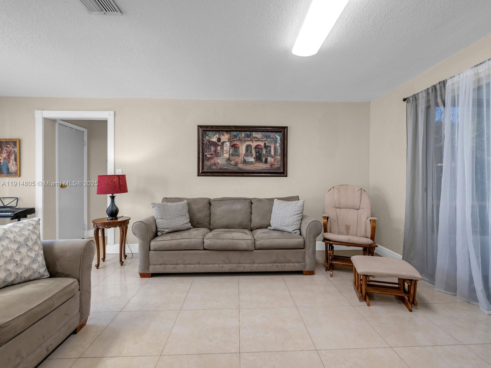 6561 NW 28th St Sunrise, FL 33313