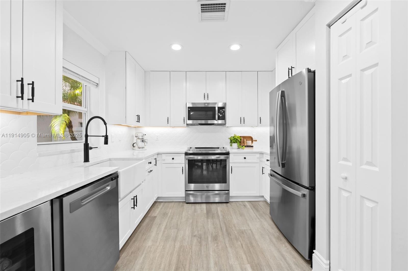 6232 NW 38th Dr Coral Springs, FL 33067