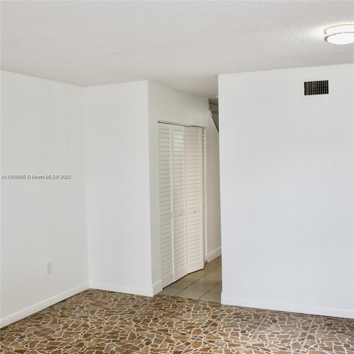 2079 W 54th Ter #29 Hialeah, FL 33016