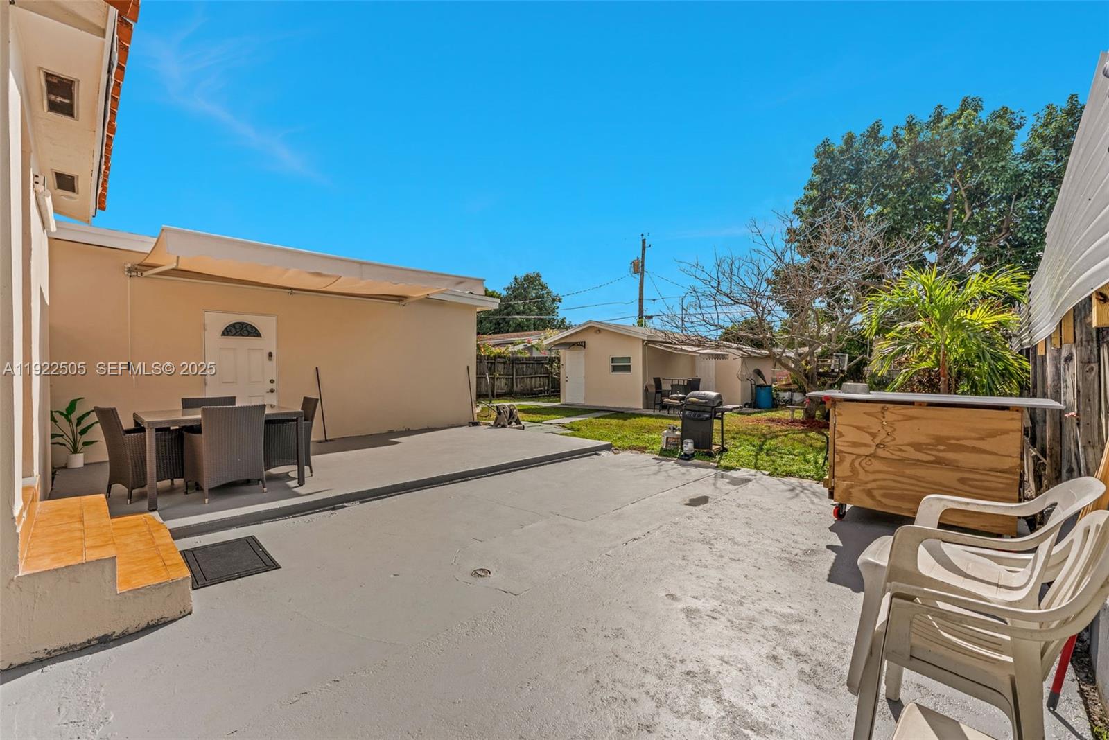 166 E 15th St Hialeah, FL 33010