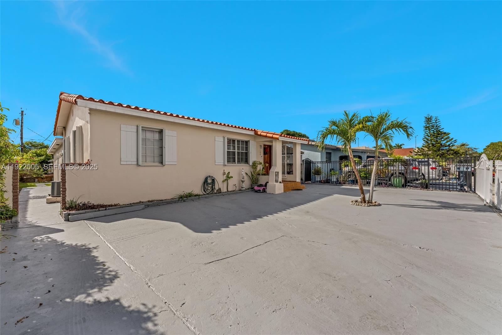 166 E 15th St Hialeah, FL 33010