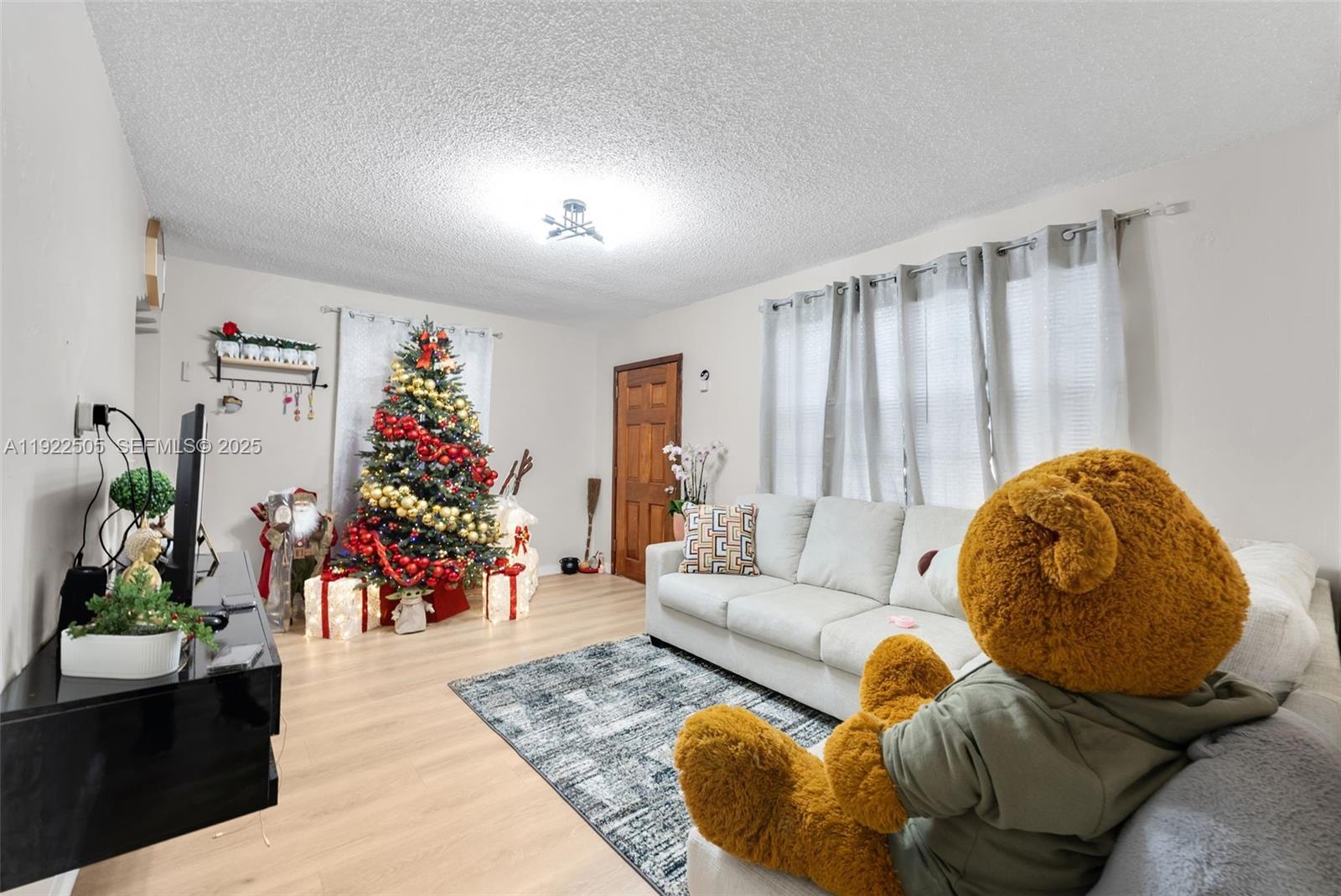 166 E 15th St Hialeah, FL 33010