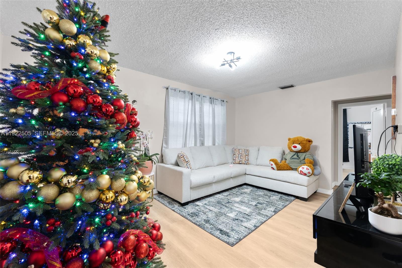 166 E 15th St Hialeah, FL 33010