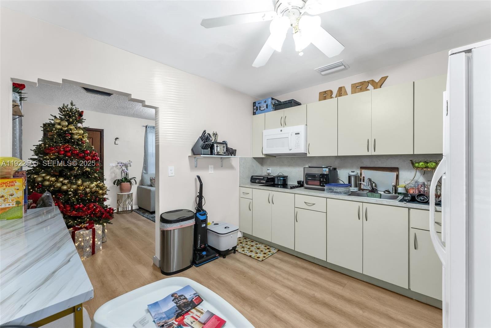 166 E 15th St Hialeah, FL 33010