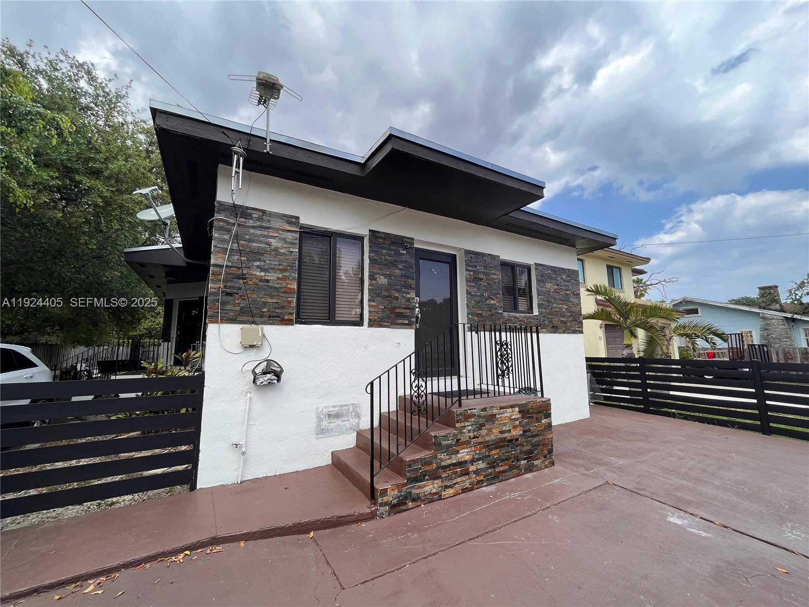 55 NW 44th St Miami, FL 33127