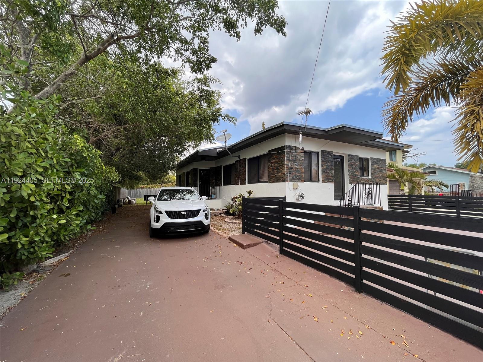 55 NW 44th St Miami, FL 33127