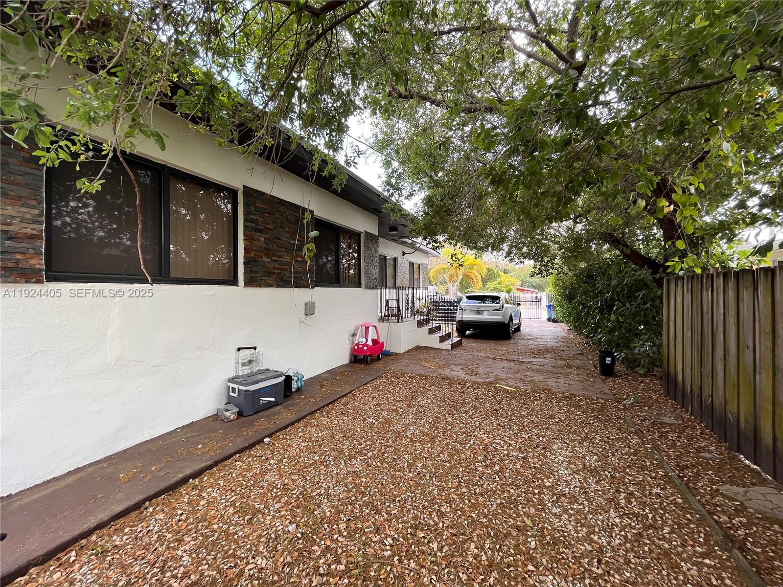 55 NW 44th St Miami, FL 33127