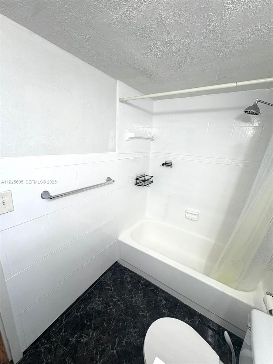 1000 Parkview Dr #605 Hallandale Beach, FL 33009