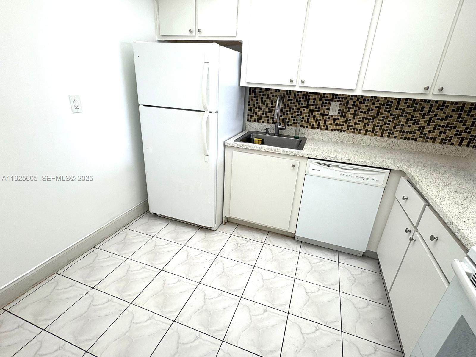 1000 Parkview Dr #605 Hallandale Beach, FL 33009