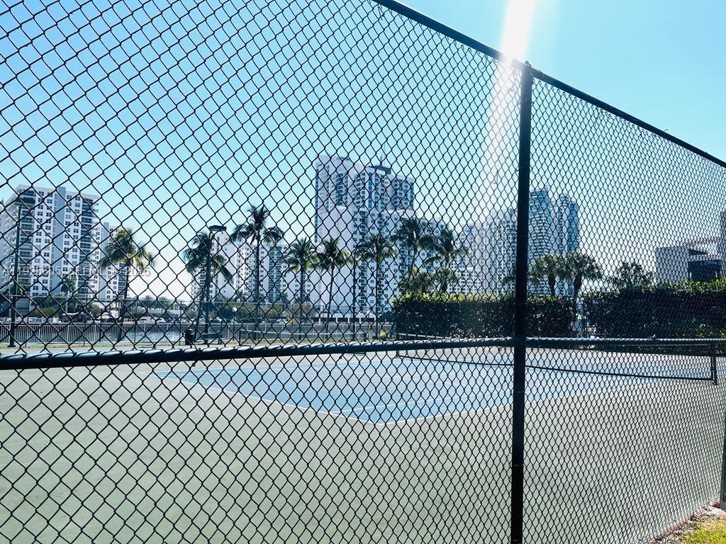 1000 Parkview Dr #605 Hallandale Beach, FL 33009