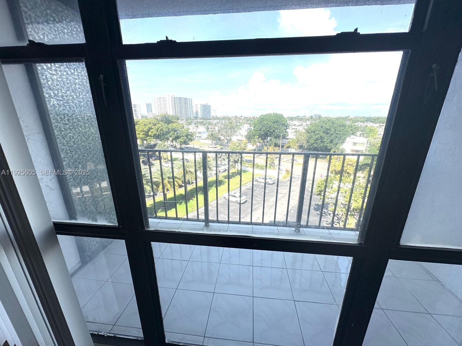 1000 Parkview Dr #605 Hallandale Beach, FL 33009