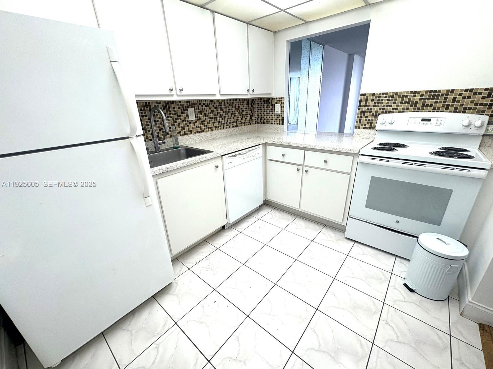 1000 Parkview Dr #605 Hallandale Beach, FL 33009