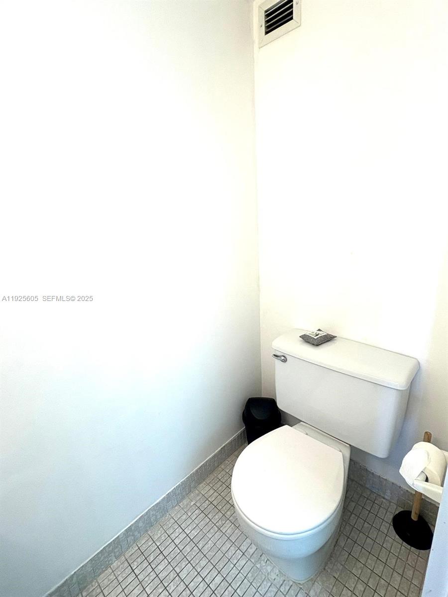 1000 Parkview Dr #605 Hallandale Beach, FL 33009