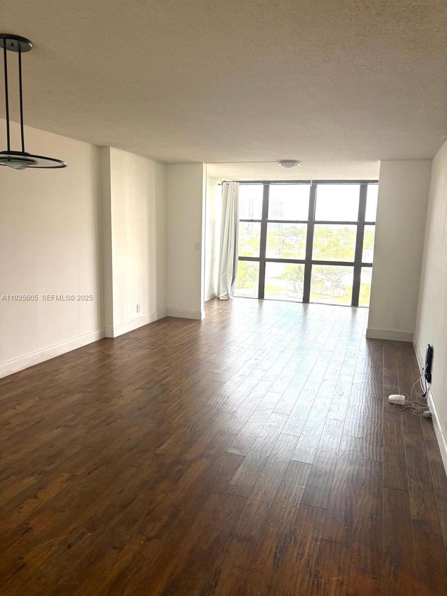 1000 Parkview Dr #605 Hallandale Beach, FL 33009