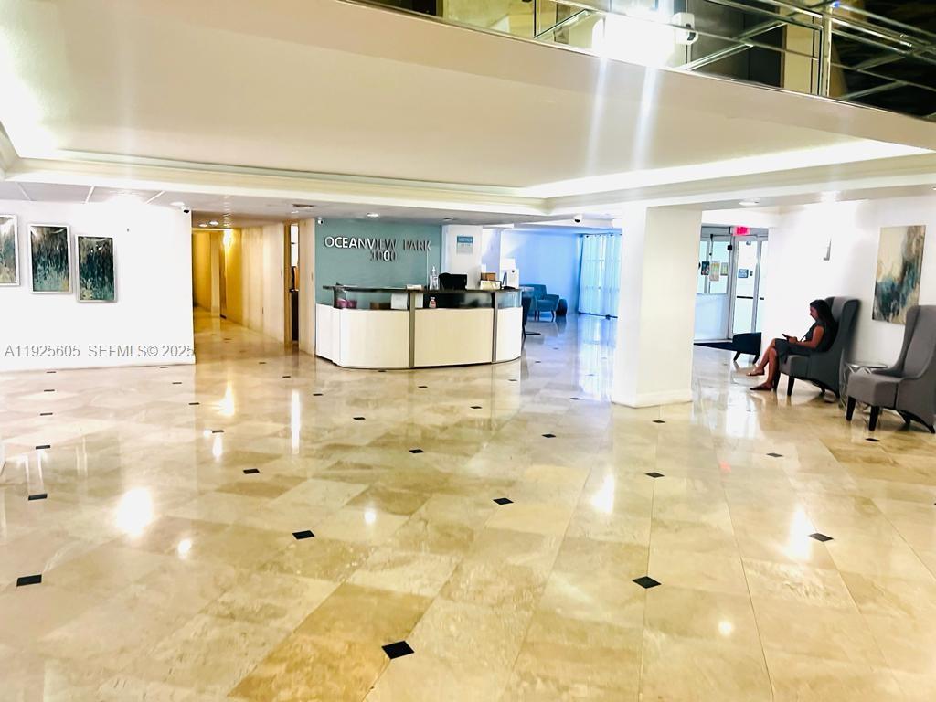 1000 Parkview Dr #605 Hallandale Beach, FL 33009