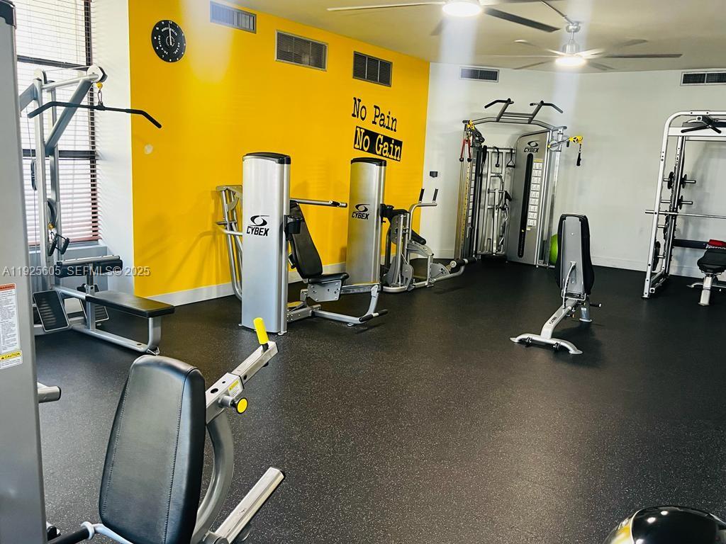 1000 Parkview Dr #605 Hallandale Beach, FL 33009