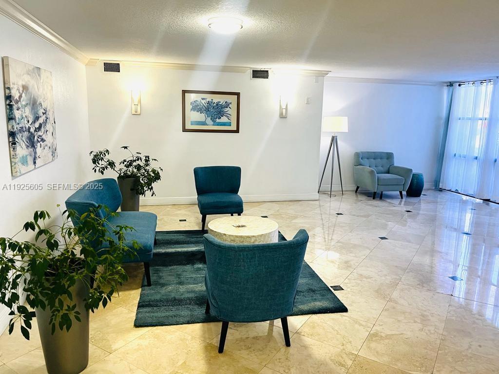 1000 Parkview Dr #605 Hallandale Beach, FL 33009