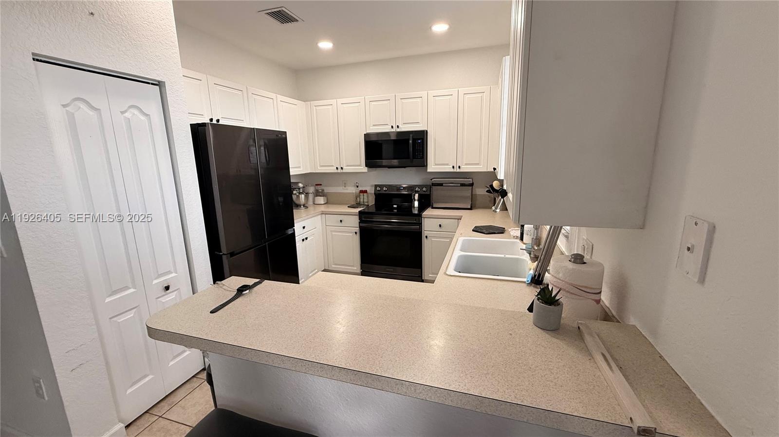 15369 SW 8th Ln Miami, FL 33194