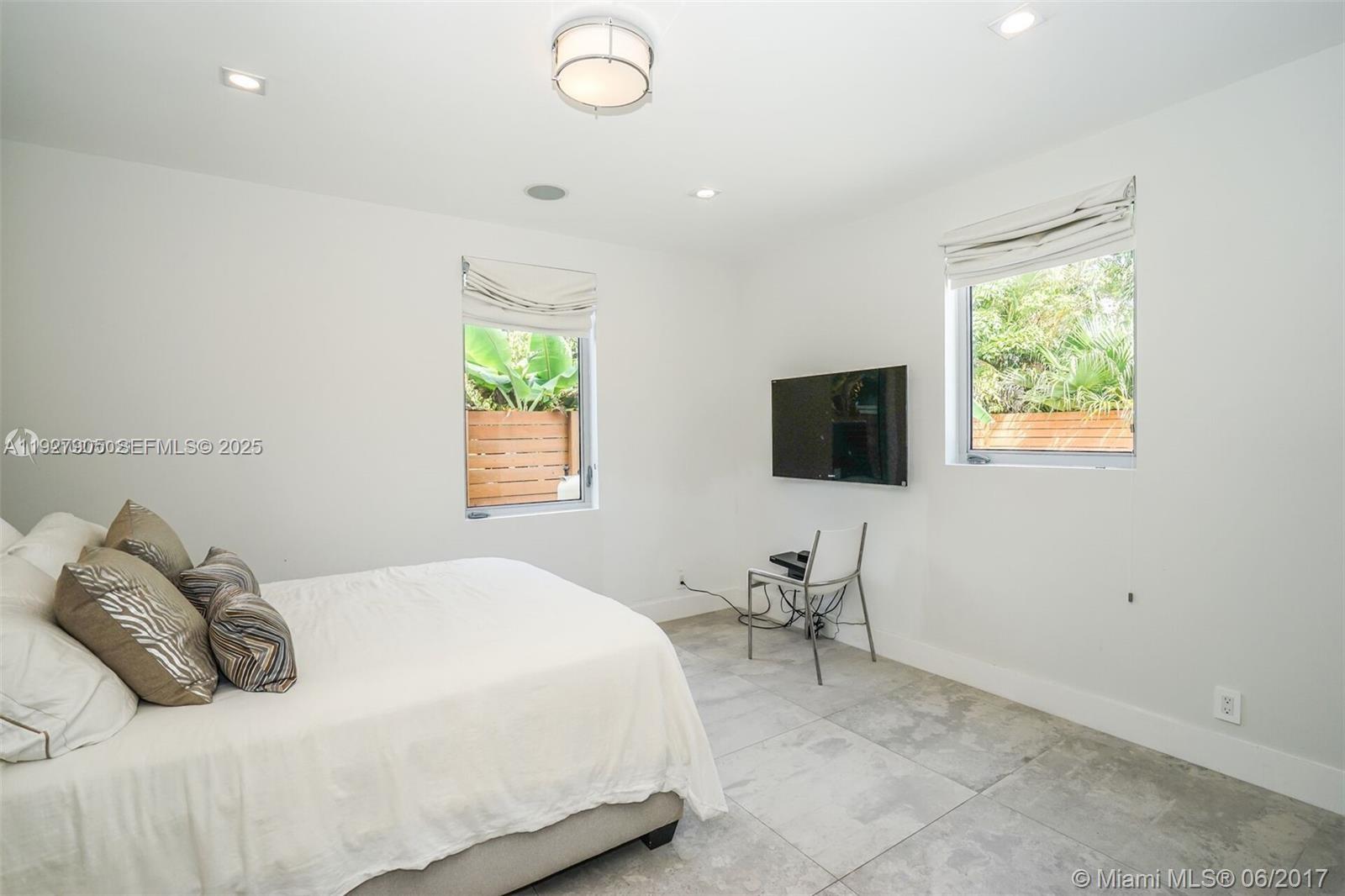 1001 Fairway Dr Miami Beach, FL 33141