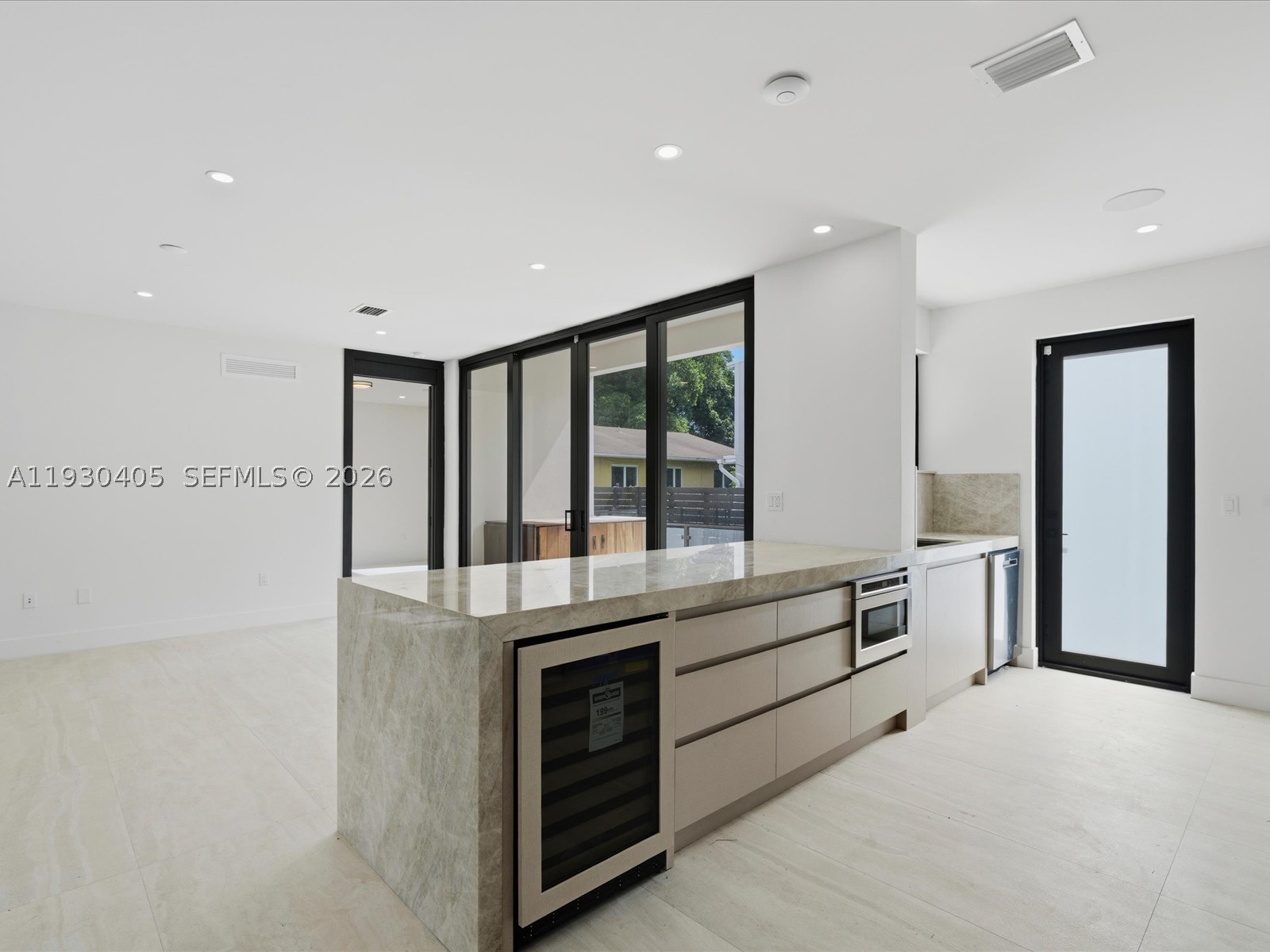 2484 SW 18th St Miami, FL 33145