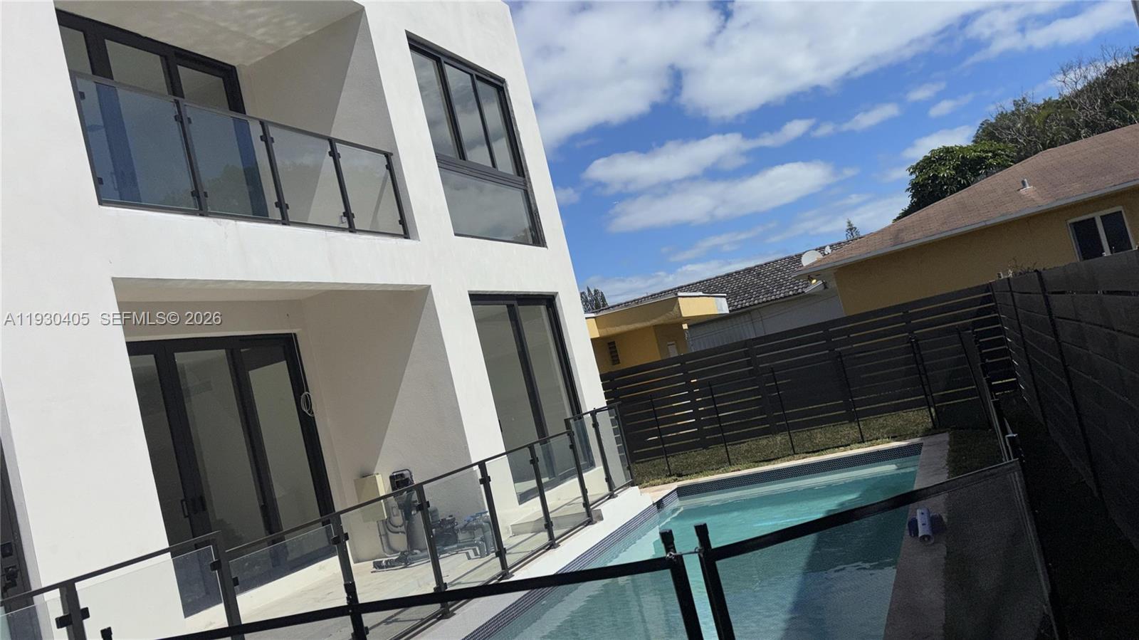 2484 SW 18th St Miami, FL 33145