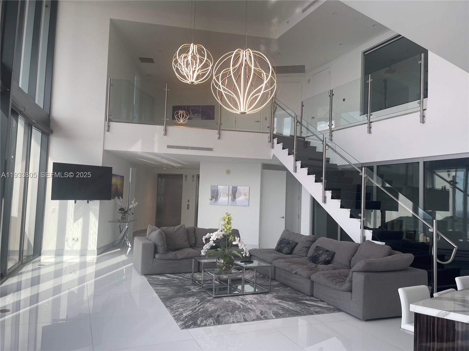 18555 Collins Ave #4604 Miami Beach, FL 33160