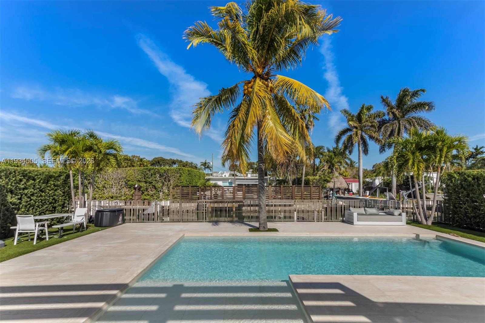 1661 Daytonia Rd Miami Beach, FL 33141