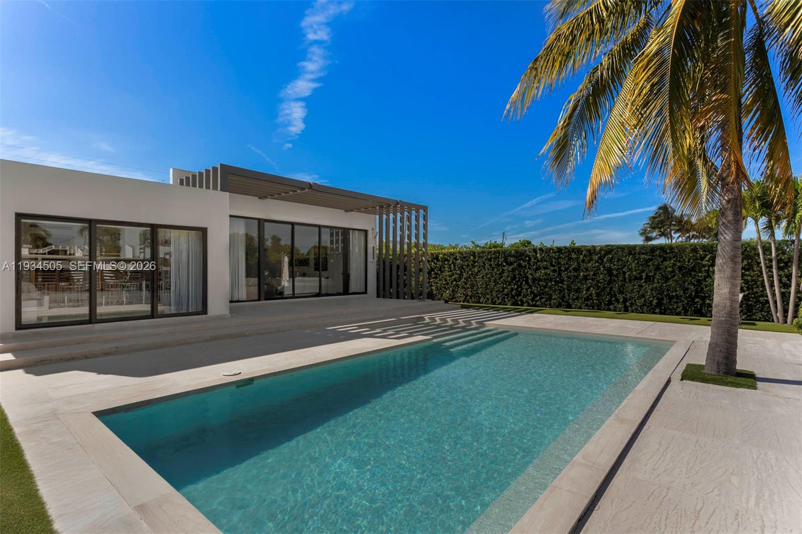 1661 Daytonia Rd Miami Beach, FL 33141