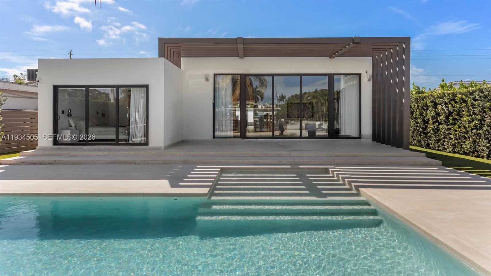 1661 Daytonia Rd Miami Beach, FL 33141