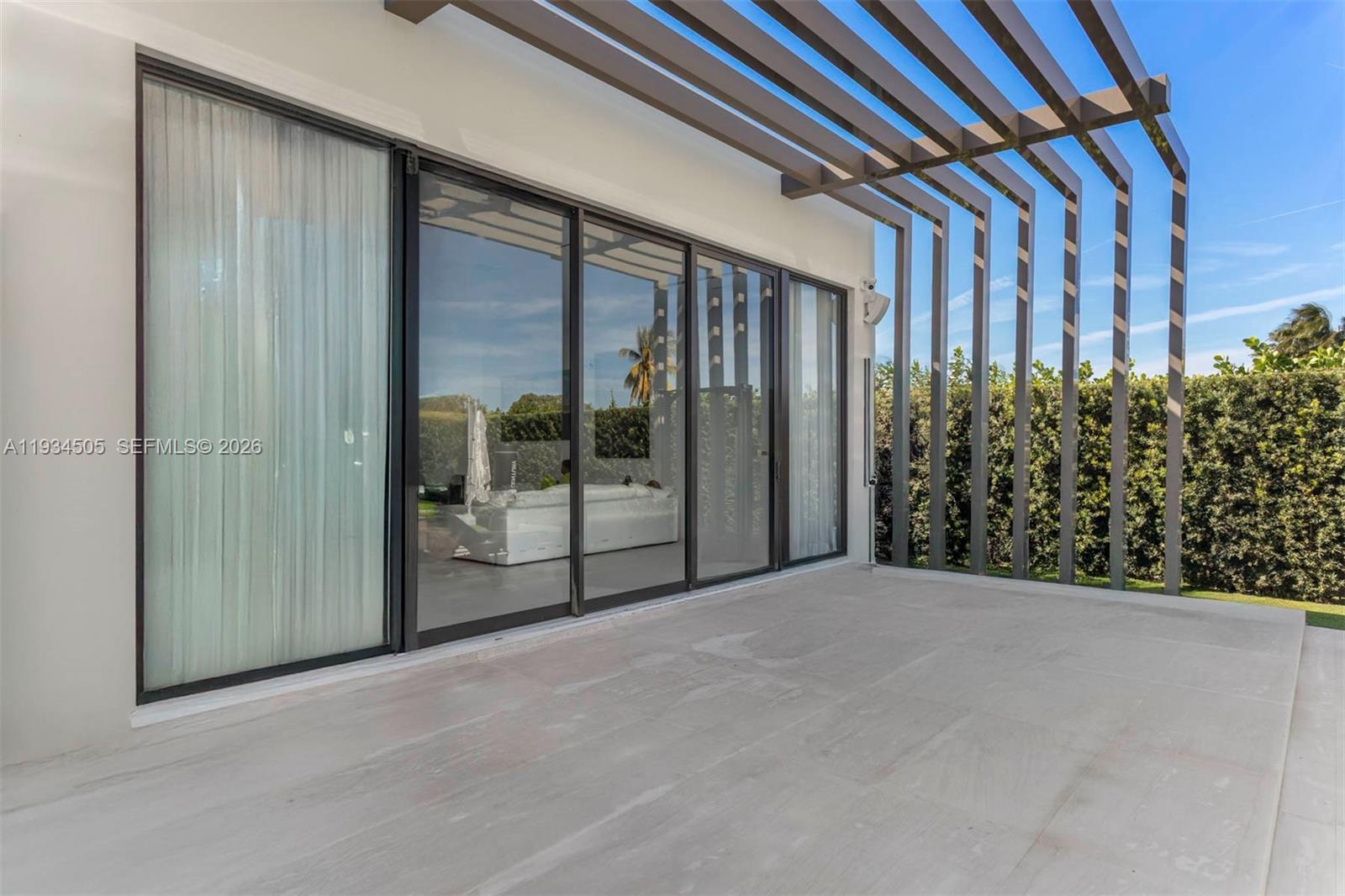 1661 Daytonia Rd Miami Beach, FL 33141