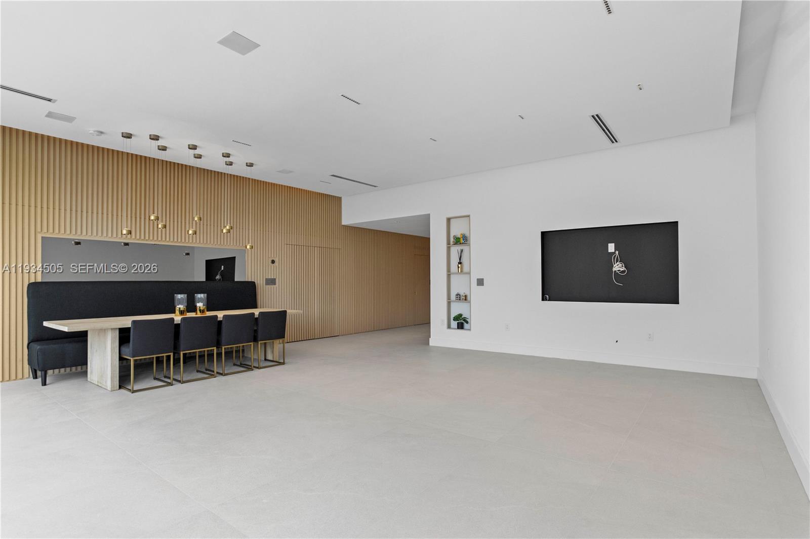 1661 Daytonia Rd Miami Beach, FL 33141