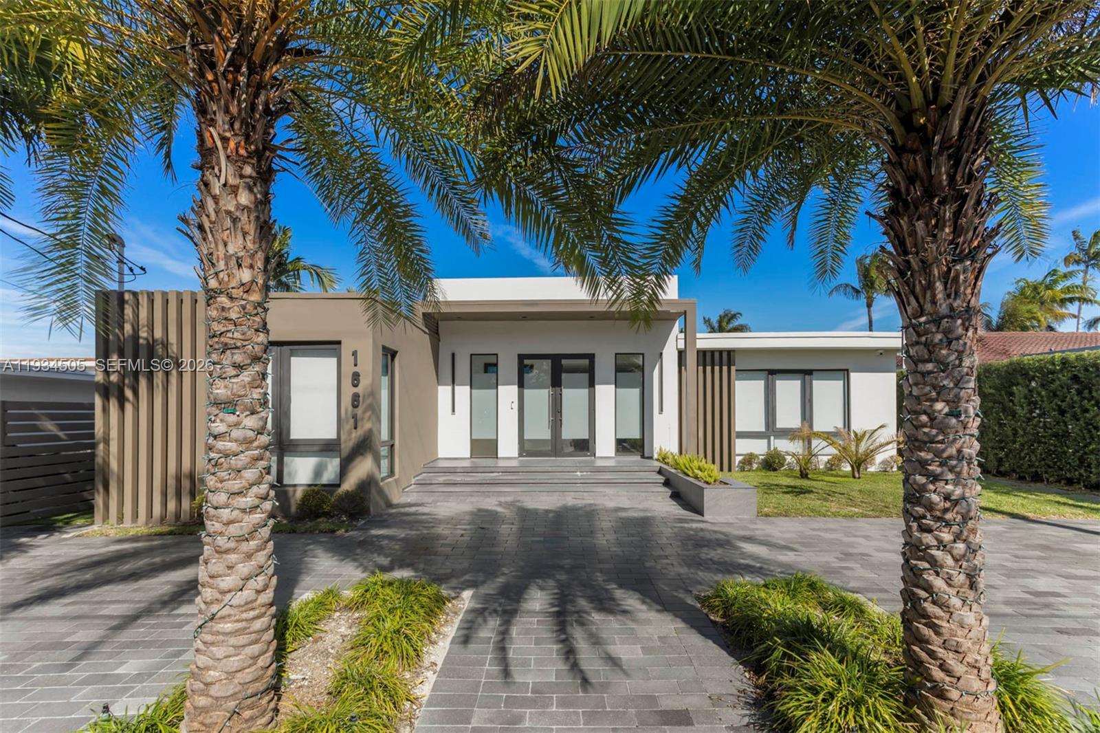 1661 Daytonia Rd Miami Beach, FL 33141