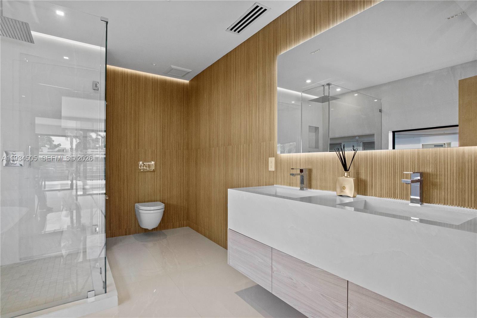 1661 Daytonia Rd Miami Beach, FL 33141