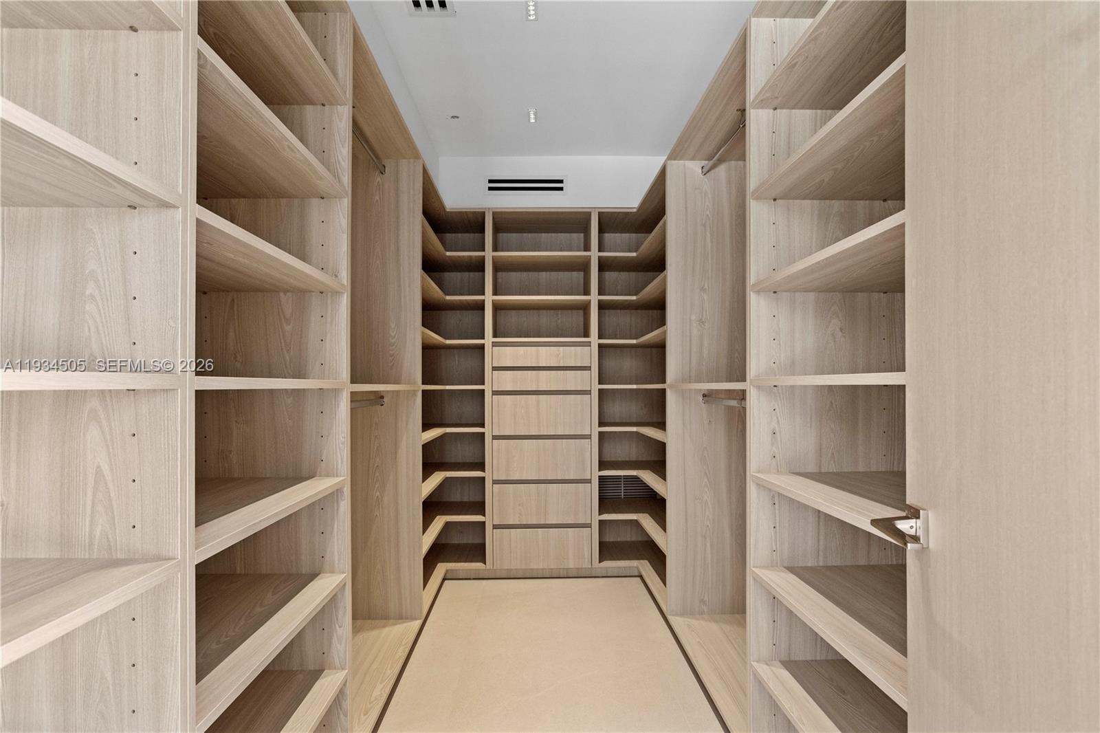 1661 Daytonia Rd Miami Beach, FL 33141