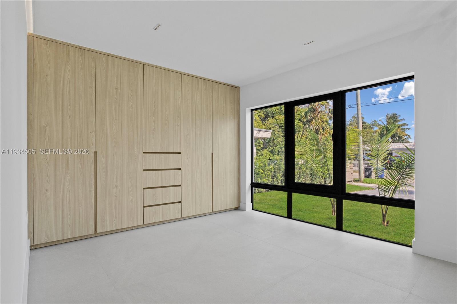 1661 Daytonia Rd Miami Beach, FL 33141