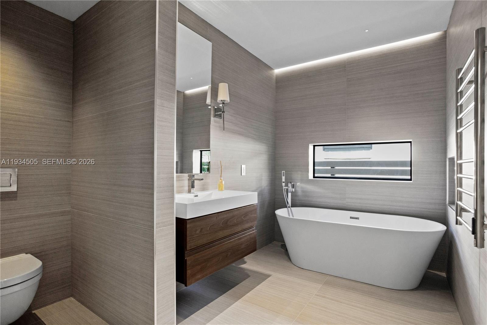 1661 Daytonia Rd Miami Beach, FL 33141